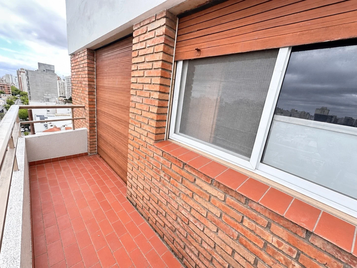 DEPARTAMENTO DE 2 DORMITORIOS C/COCHERA APTO CRÉDITO EN VENTA!! - CASANOVA 332 - Imagen 3