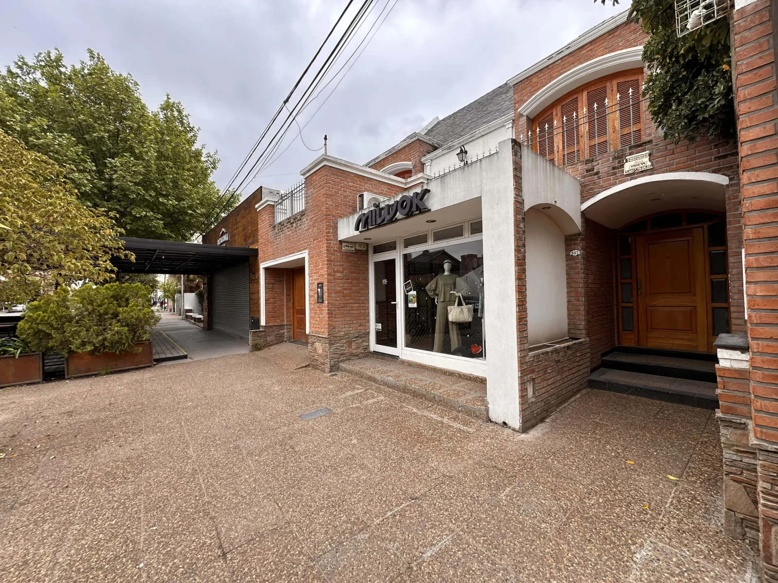 IMPONENTE CASA DE 5 DORMITORIOS EN ALQUILER B° UNIVERSITARIO! - Avenida Alem 557 - Imagen 1