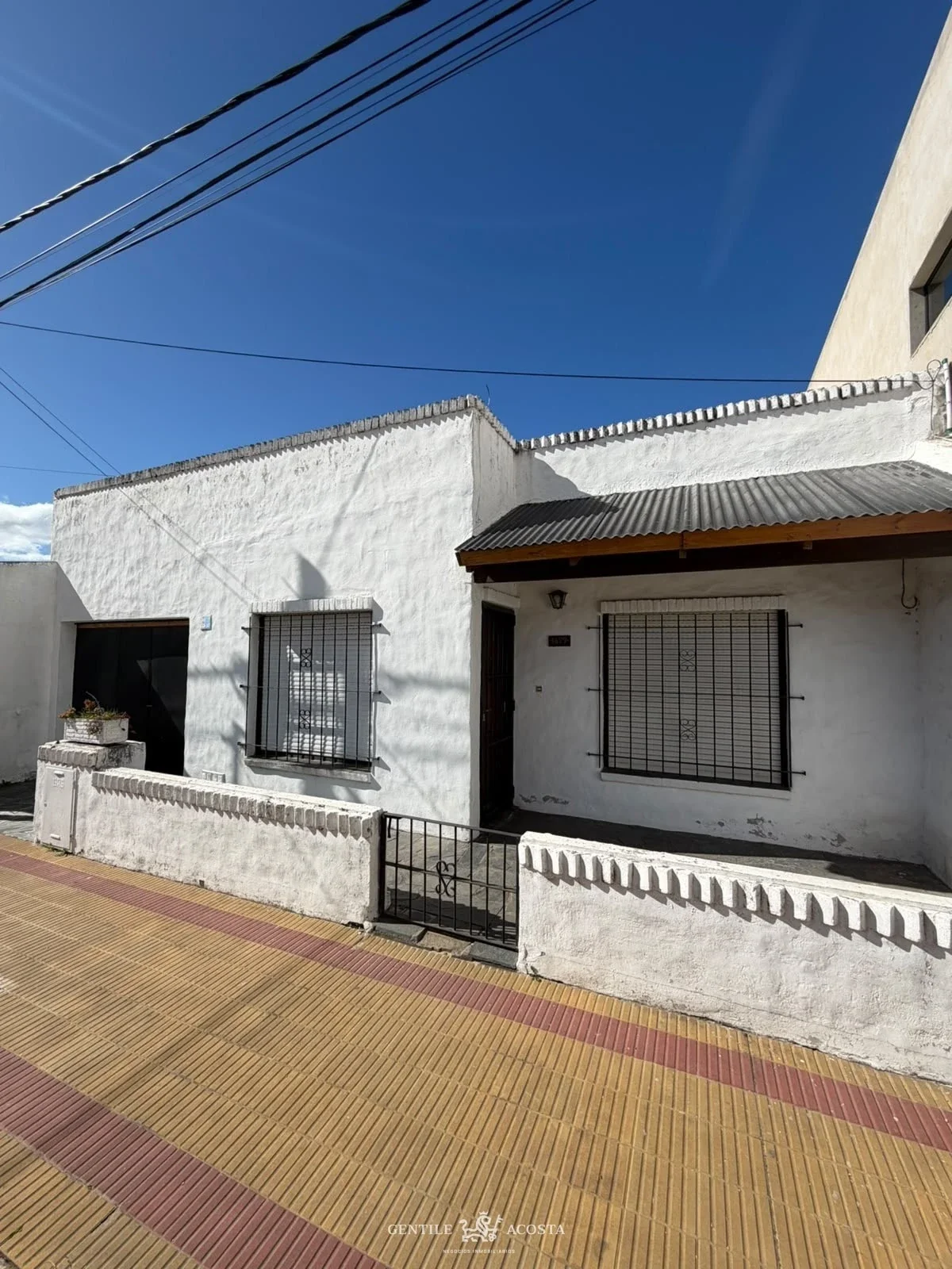 Casa en alquiler c/ cochera en Tandil - Imagen 1