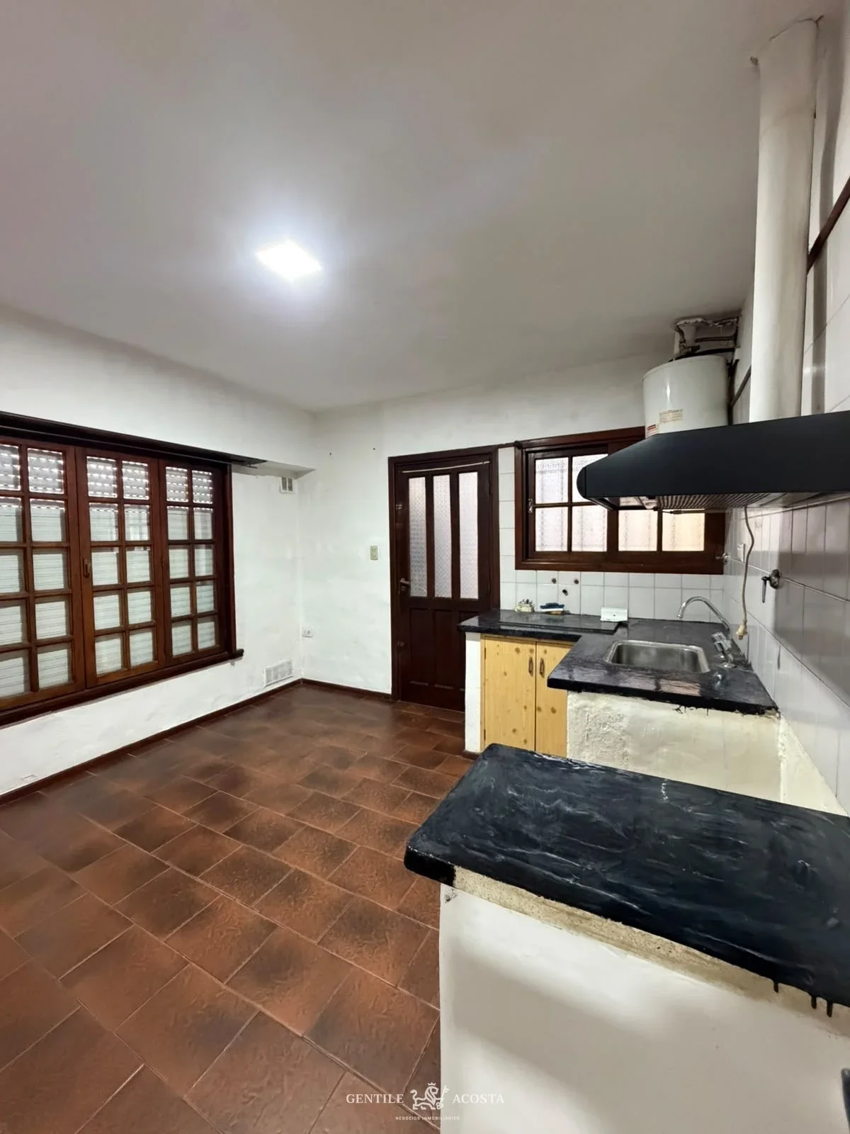 Casa en alquiler c/ cochera en Tandil - Imagen 2