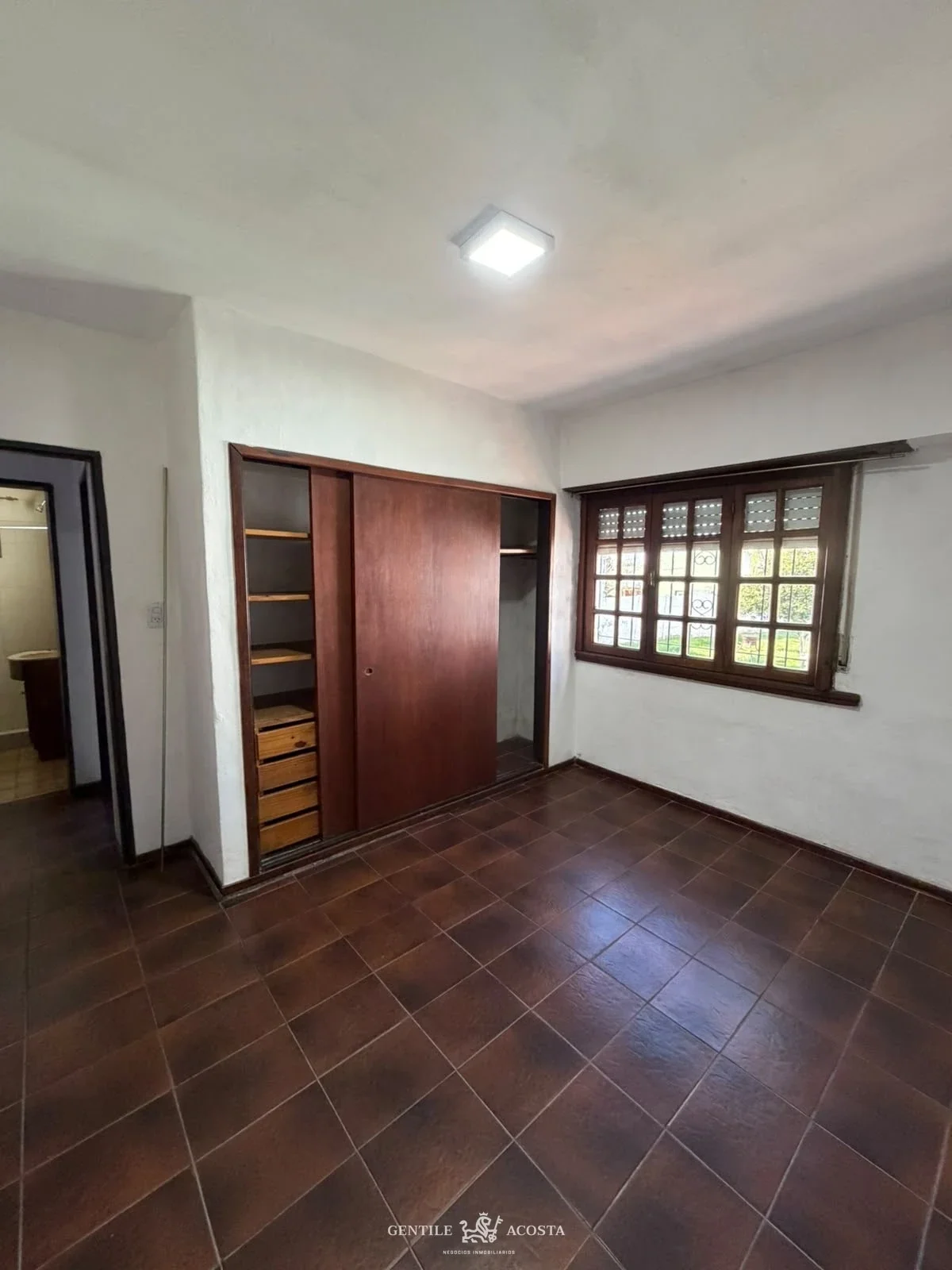 Casa en alquiler c/ cochera en Tandil - Imagen 4