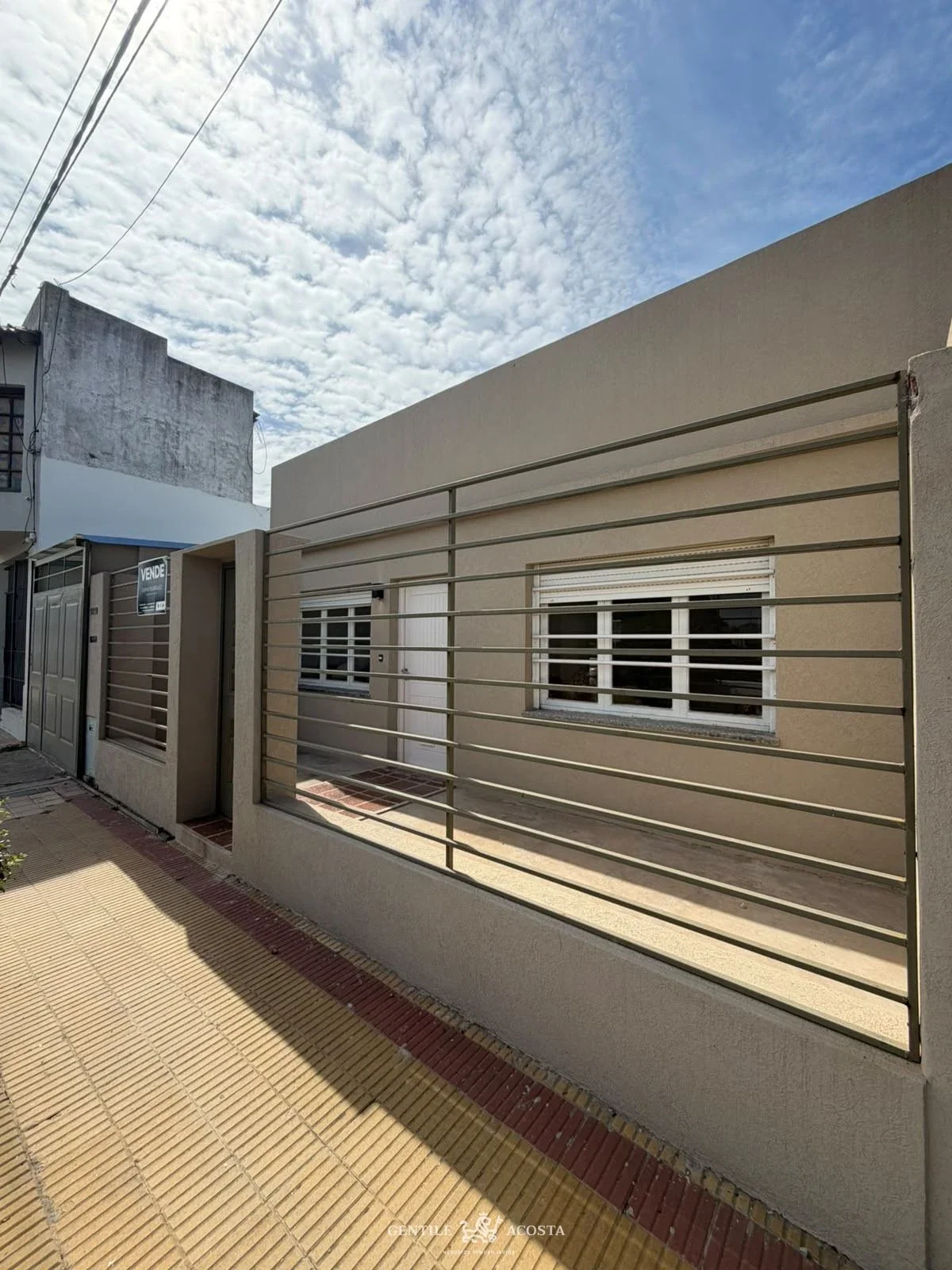 Casa en venta c/ cochera en Tandil - Imagen 1