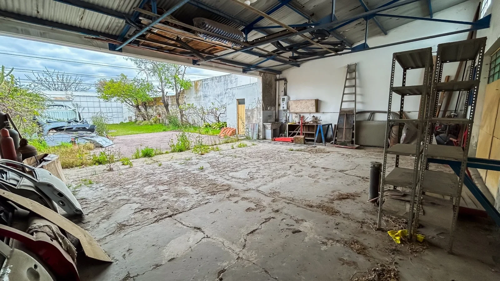 VENTA – GALPÓN / TALLER MECÁNICO - CHAPA Y PINTURA - PUNTA ALTA - Imagen 5