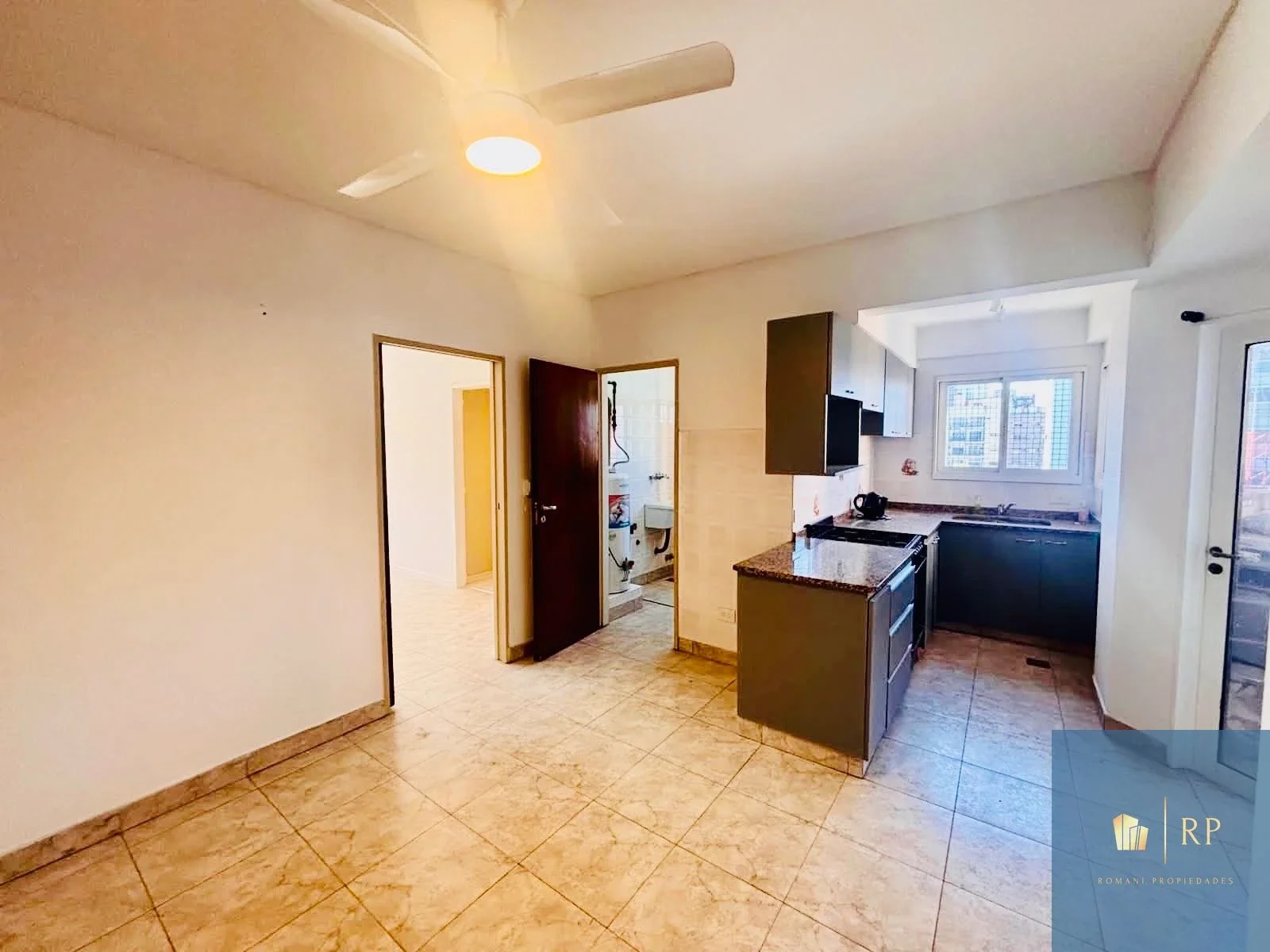 Hermoso Departamento Amueblado de 3 Ambientes  con Cochera en Morón - Imagen 4