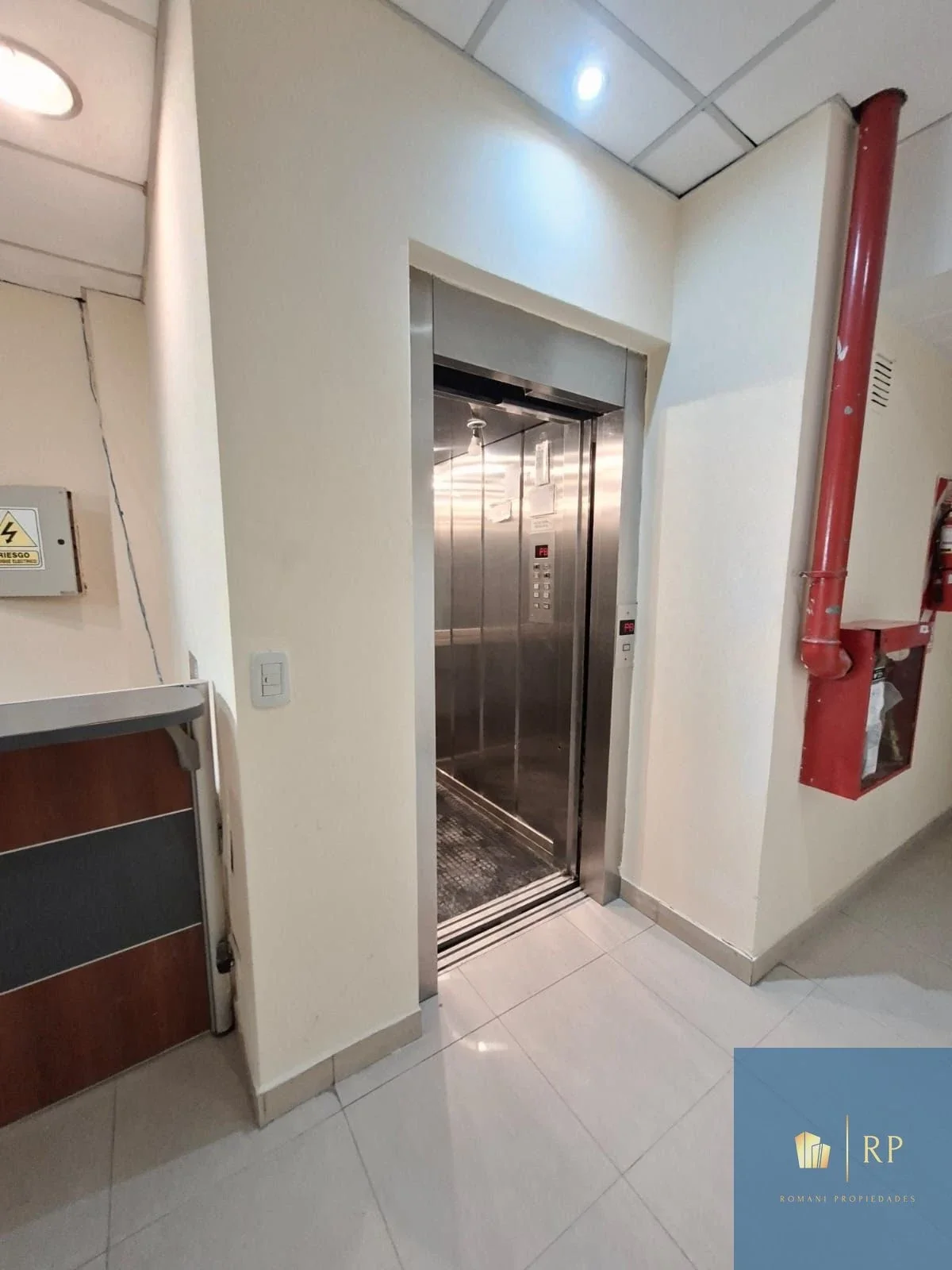 OPORTUNIDAD ÚNICA Galpon de 1400 M2 en Villa Del Parque - Imagen 4