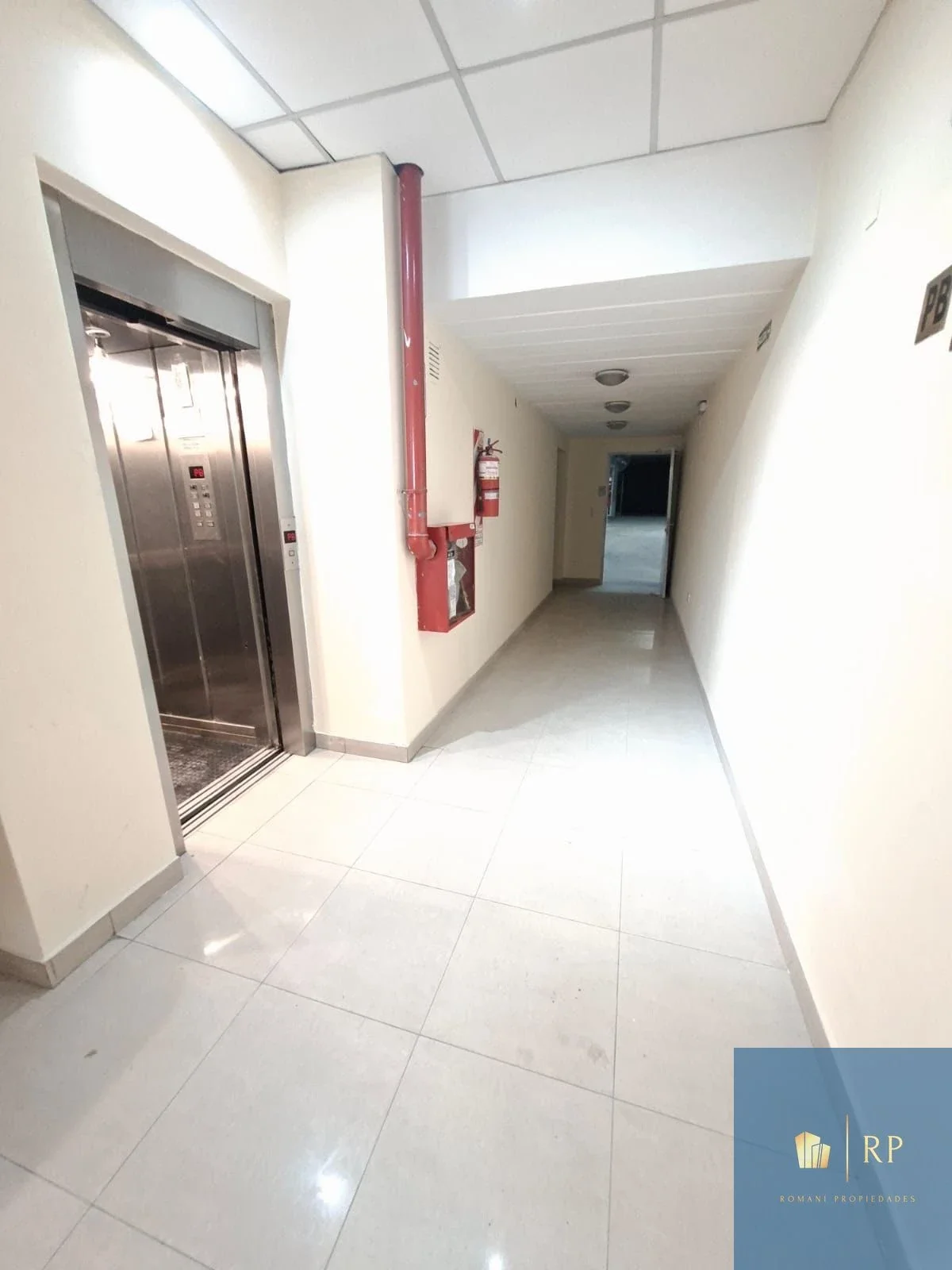 OPORTUNIDAD ÚNICA Galpon de 1400 M2 en Villa Del Parque - Imagen 5