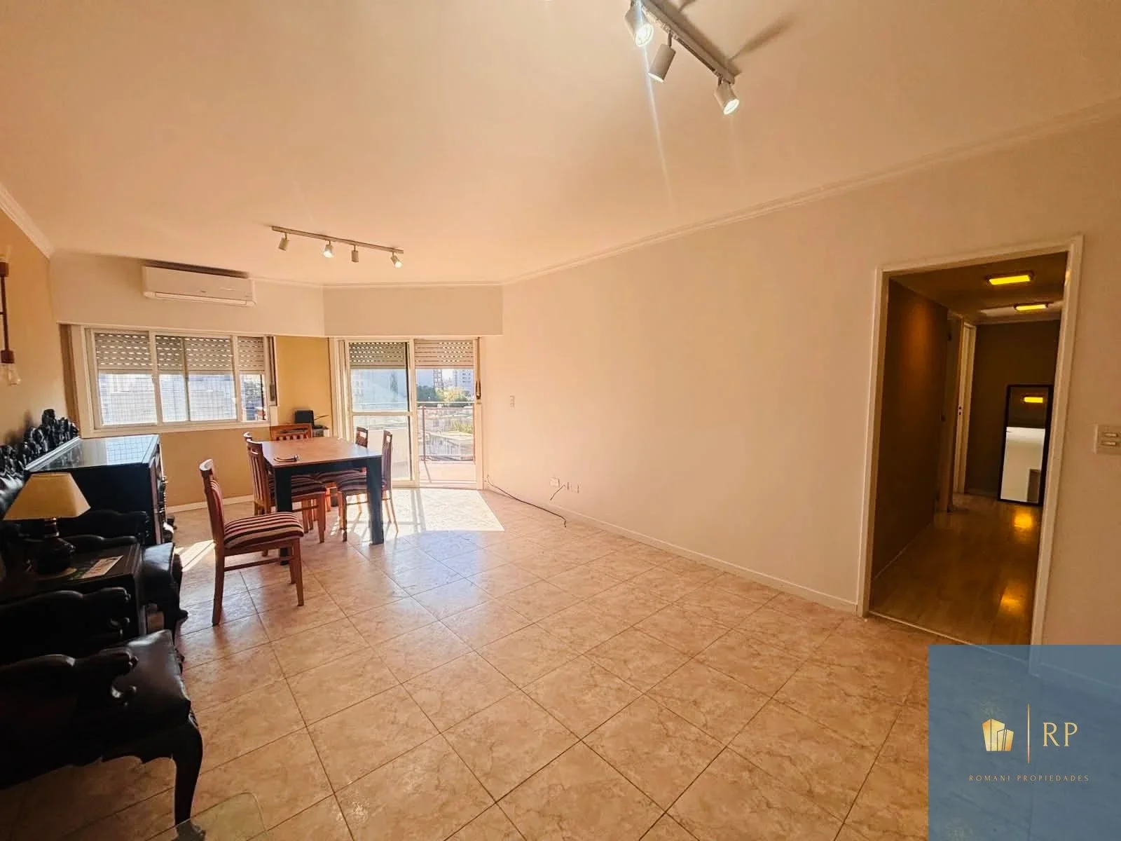Hermoso Departamento Amueblado de 3 Ambientes con Cochera en Morón - Imagen 1