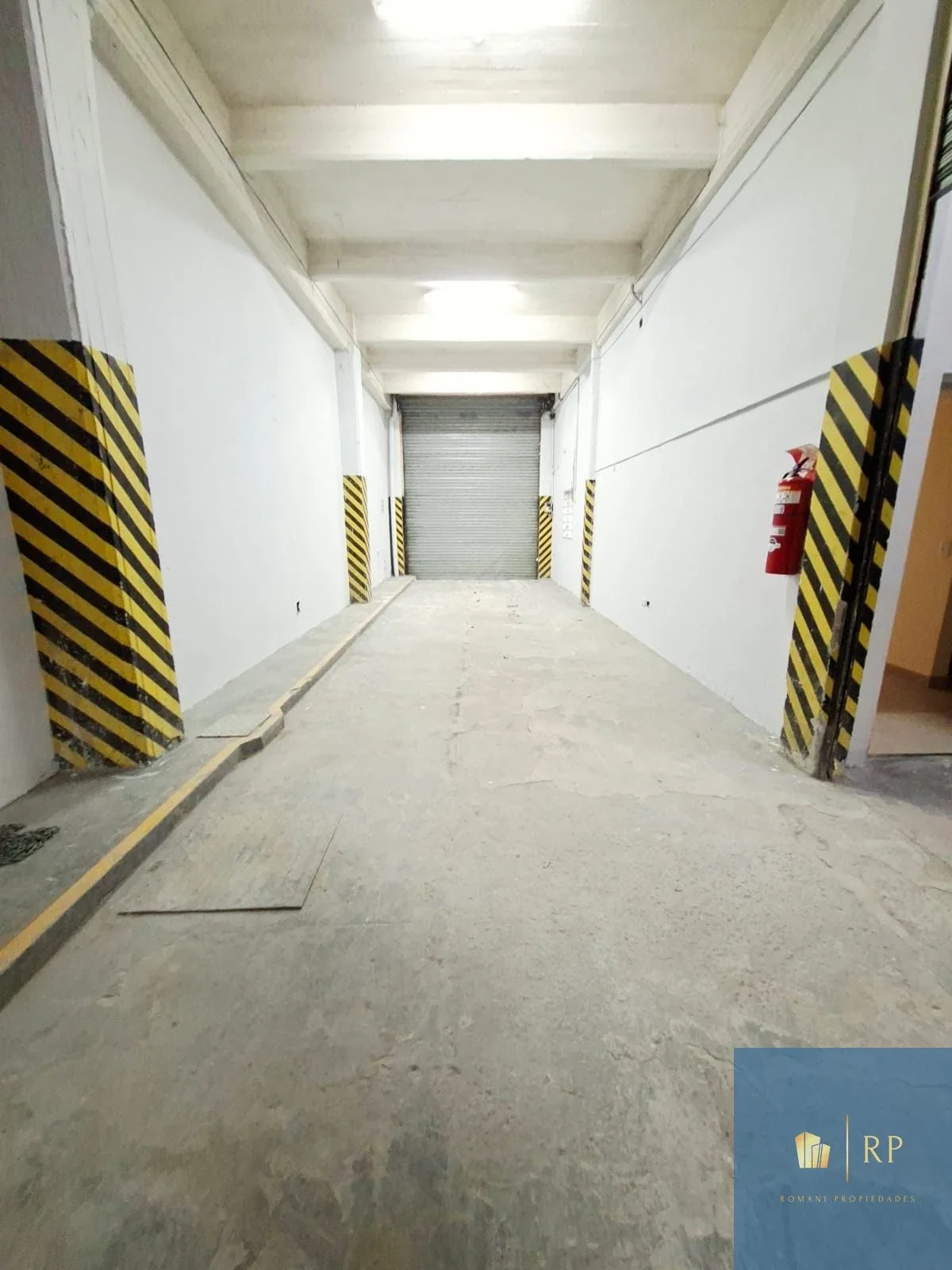 OPORTUNIDAD ÚNICA Galpon de 1400 M2 en Villa Del Parque - Imagen 1
