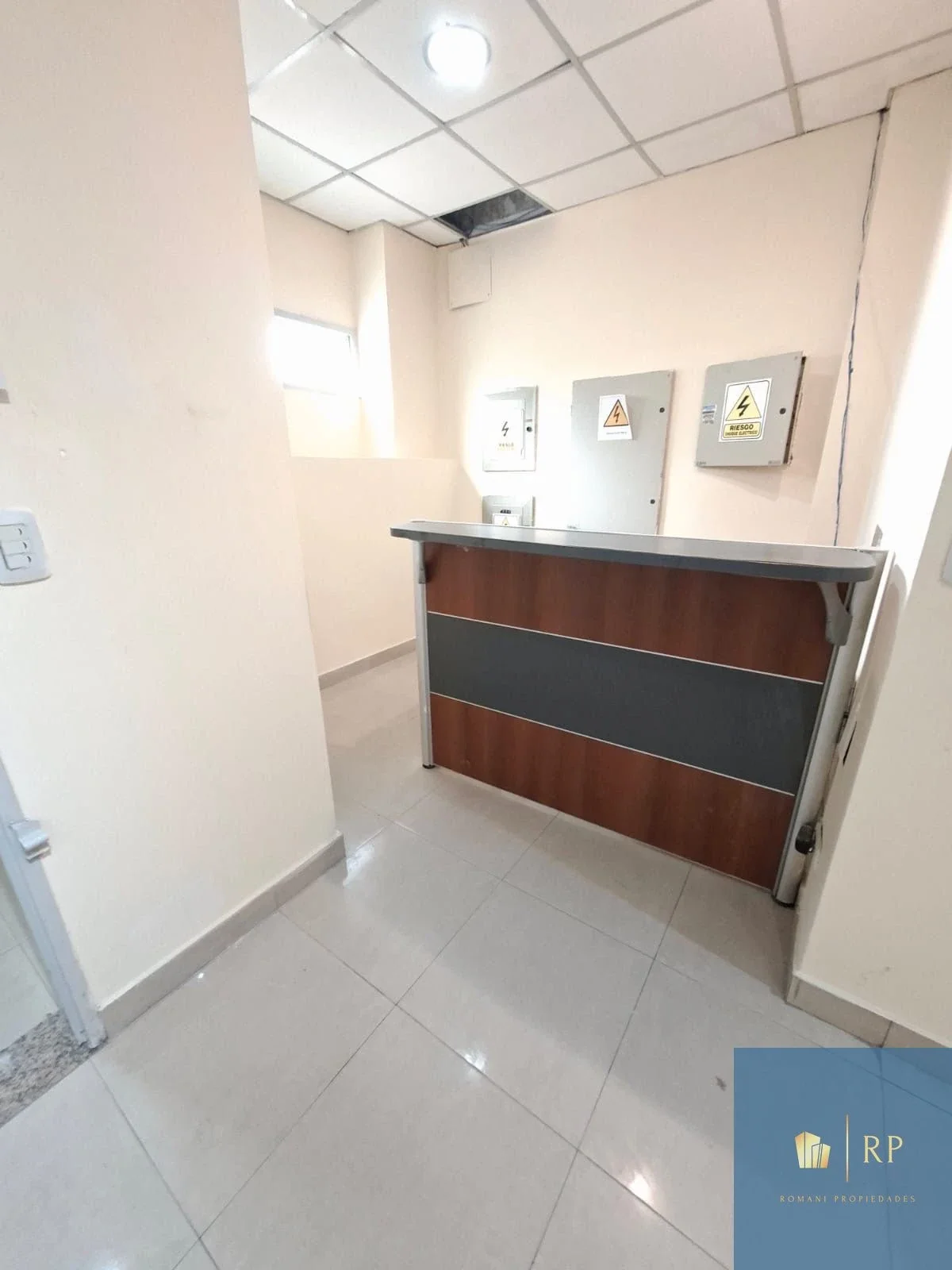 OPORTUNIDAD ÚNICA Galpon de 1400 M2 en Villa Del Parque - Imagen 2