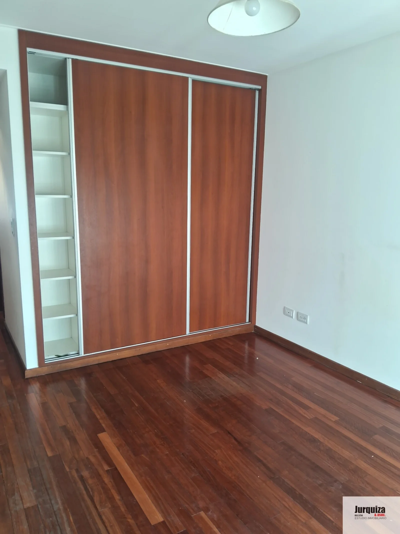 Departamento en venta c/ cochera en Plaza Mitre - Imagen 5