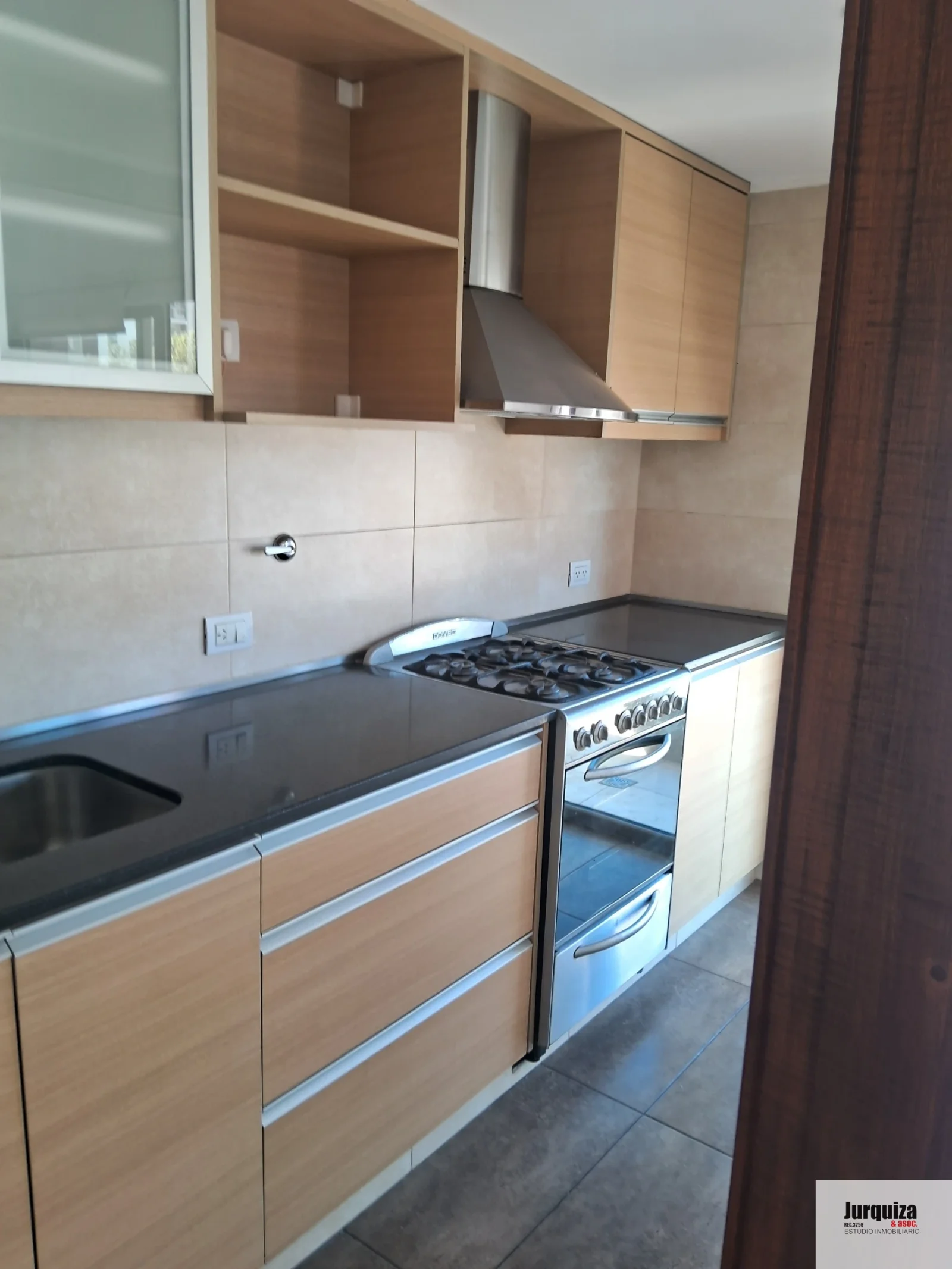 Departamento en venta c/ cochera en Plaza Mitre - Imagen 2
