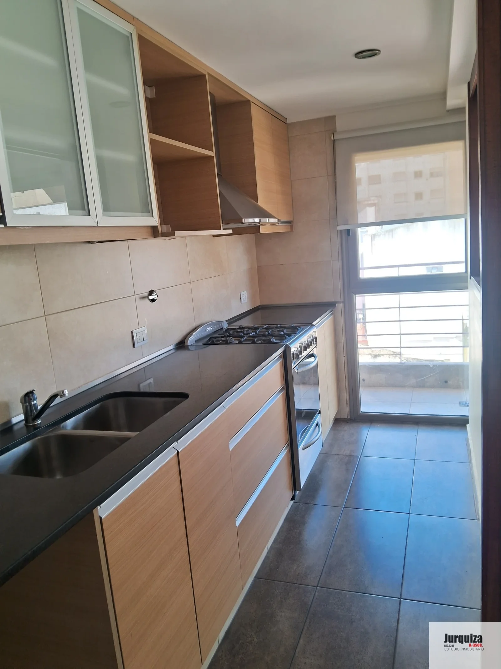 Departamento en venta c/ cochera en Plaza Mitre - Imagen 3