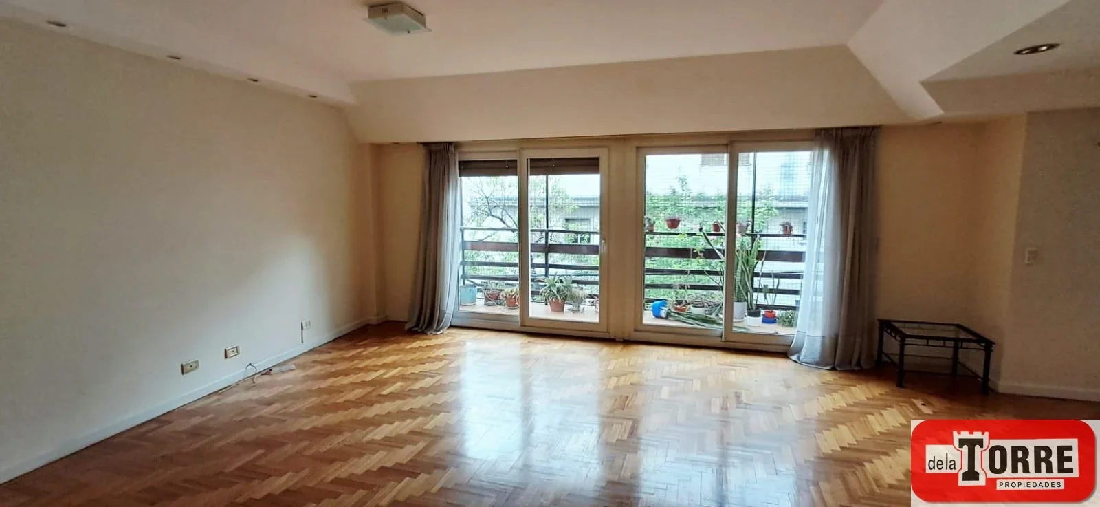 Esplendido piso en venta c/ cochera en Parque Patricios - Imagen 2