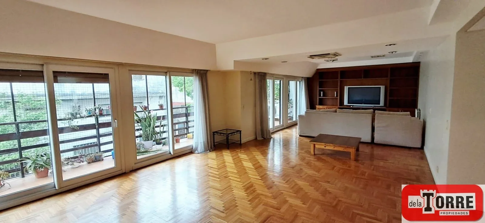 Esplendido piso en venta c/ cochera en Parque Patricios - Imagen 1