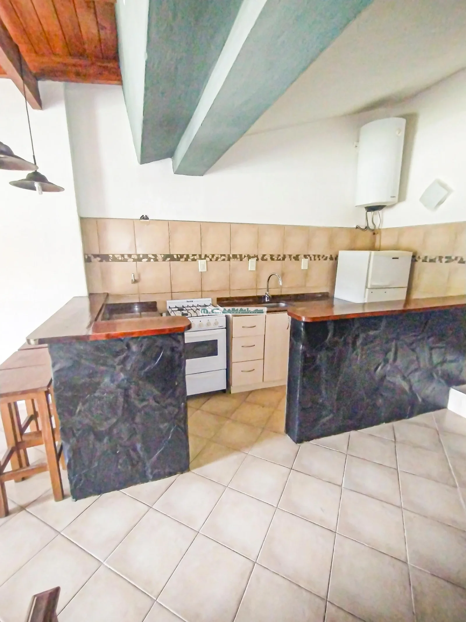 VILLA CARLOS PAZ. ALQUILER ANUAL. DEPARTAMENTO FRENTE AL RIO. EXC. UBICACIÓN. - Imagen 3