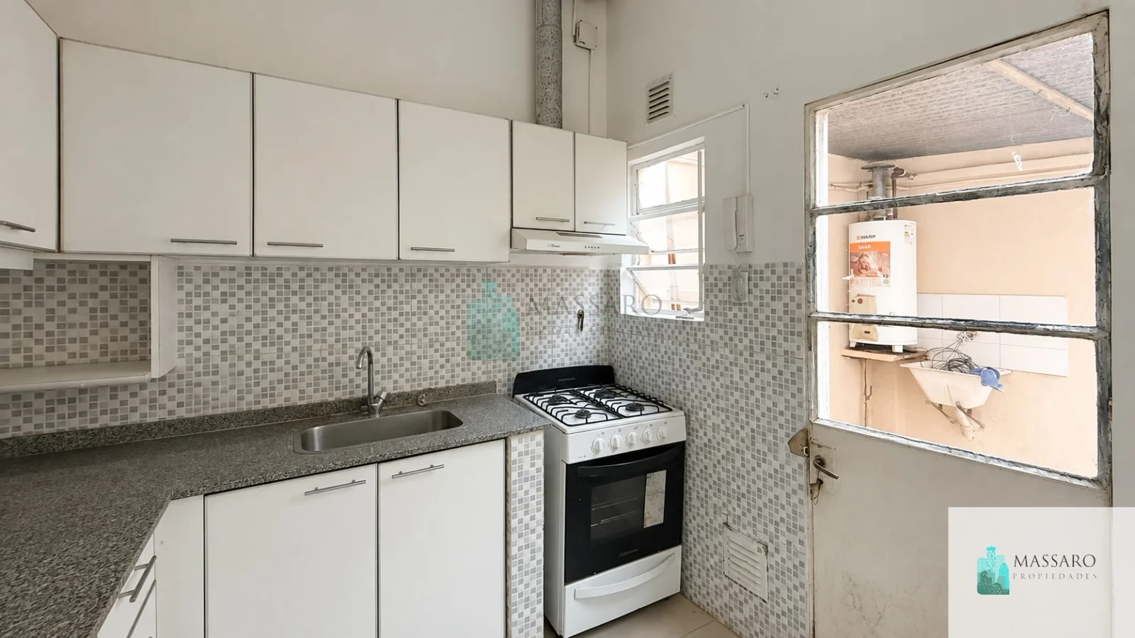 PH 2 ambientes con patio por pasillo, Liniers. - Imagen 3