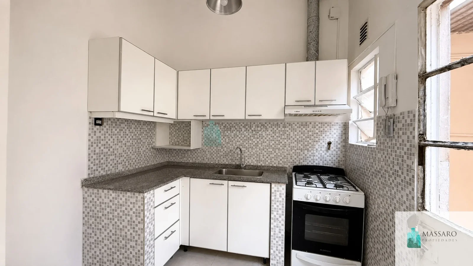 PH 2 ambientes con patio por pasillo, Liniers. - Imagen 4