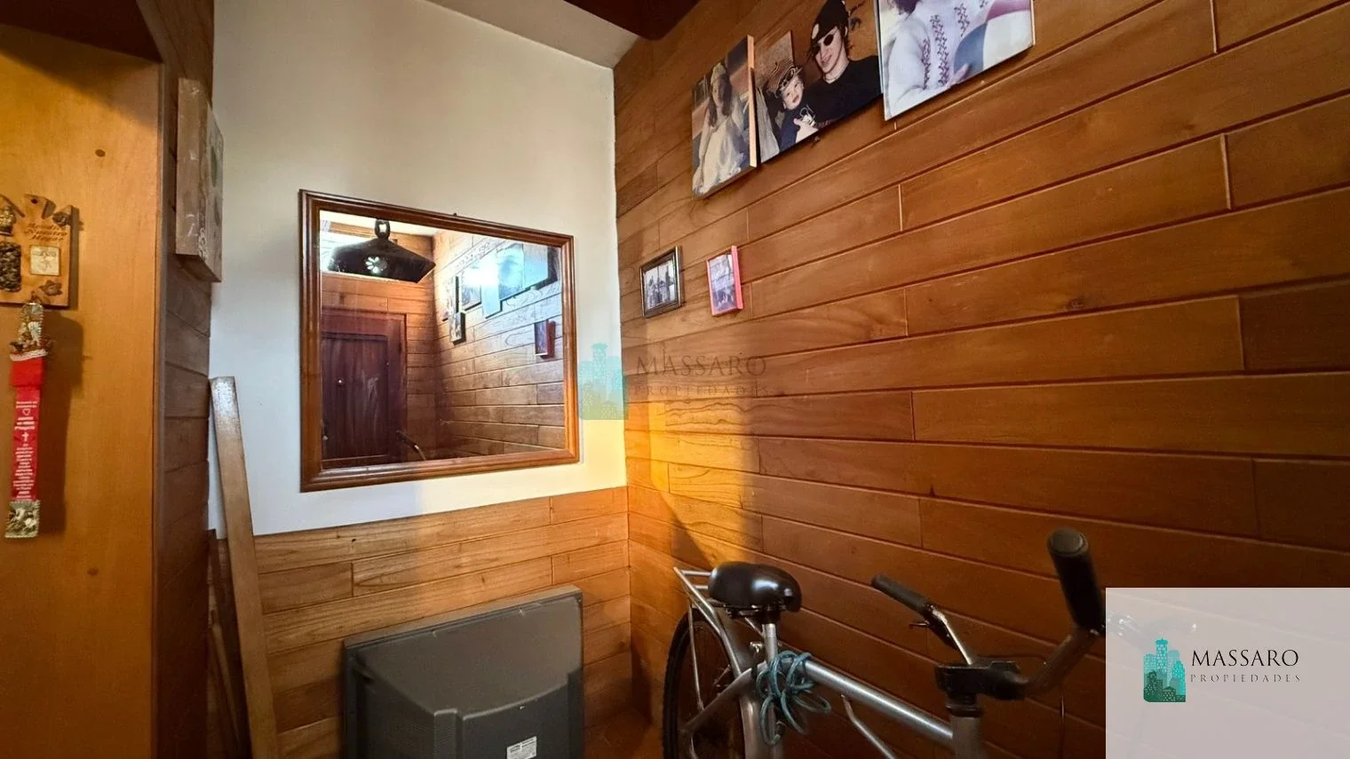 Casa sobre lote propio, 5 ambientes con garage y balcón terraza, Liniers. - Imagen 5