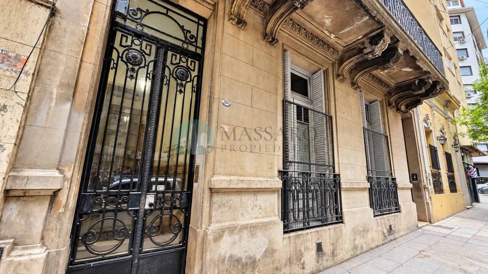 Exclusivo piso de 7 ambientes con balcón y cochera, balvanera. - Imagen 1