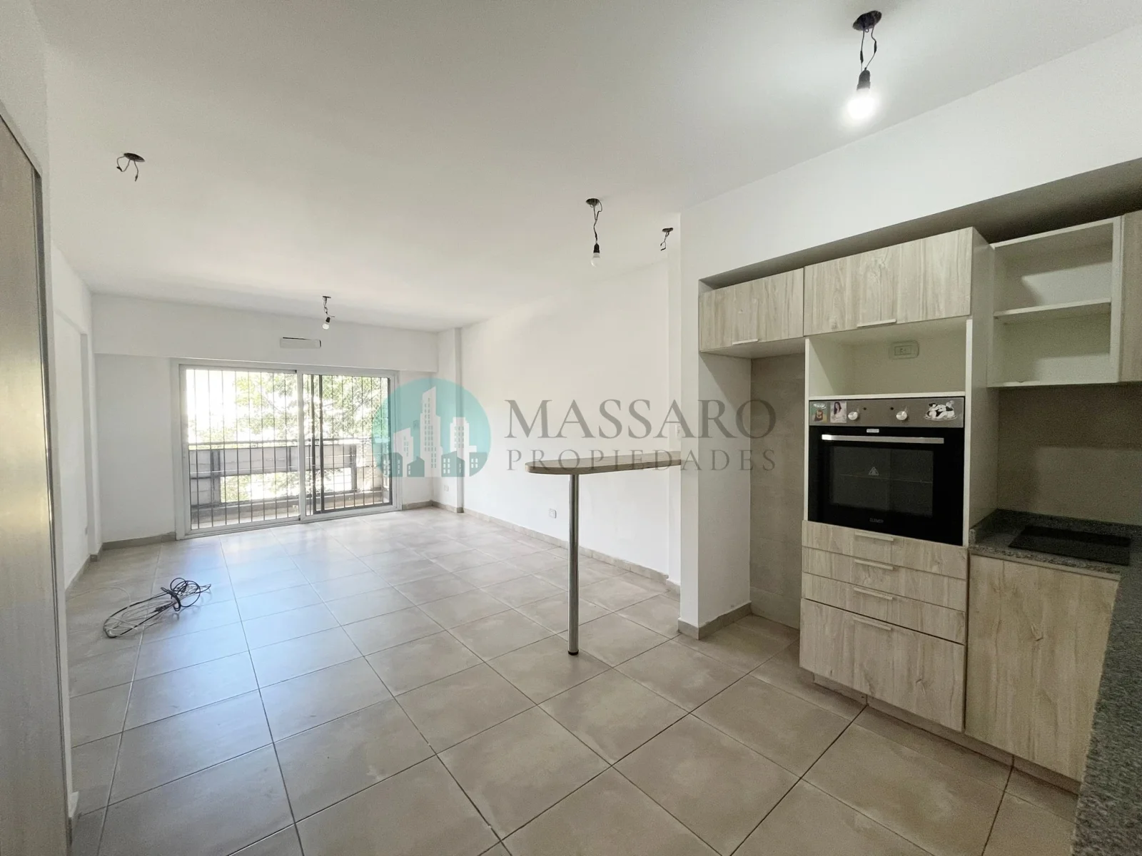 Monoambiente con balcón al frente en alquiler, Villa Luro. - Imagen 3
