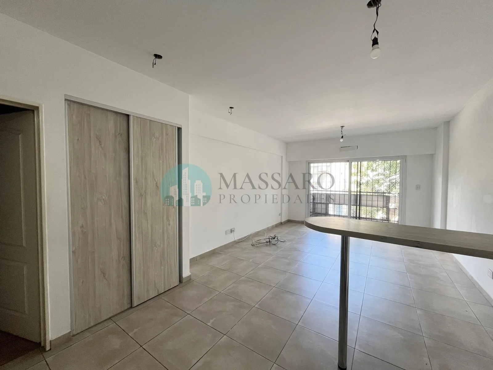 Monoambiente con balcón al frente en alquiler, Villa Luro. - Imagen 2
