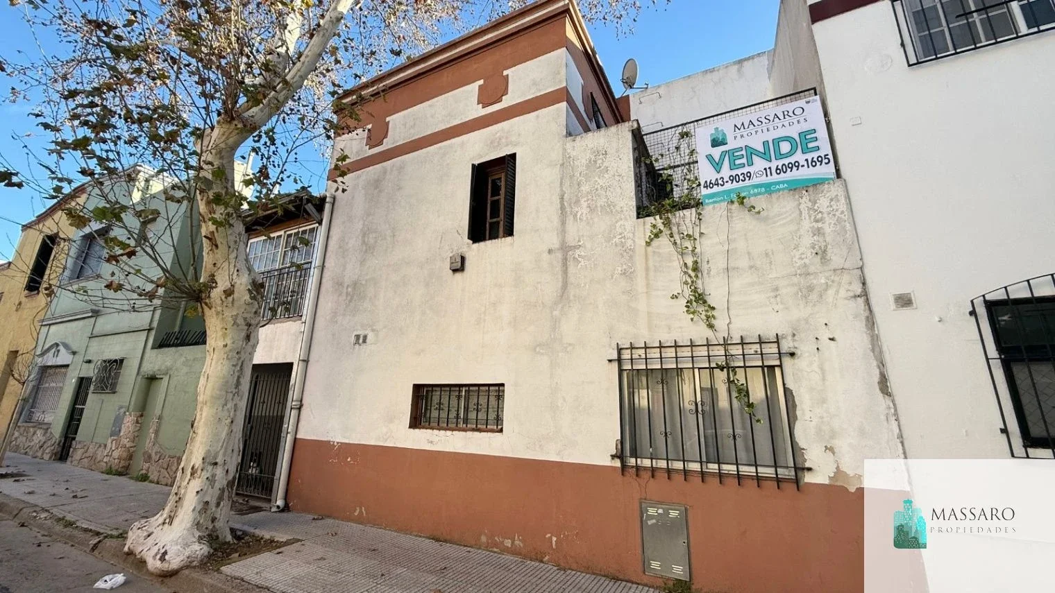 Casa sobre lote propio, 5 ambientes con garage y balcón terraza, Liniers. - Imagen 3
