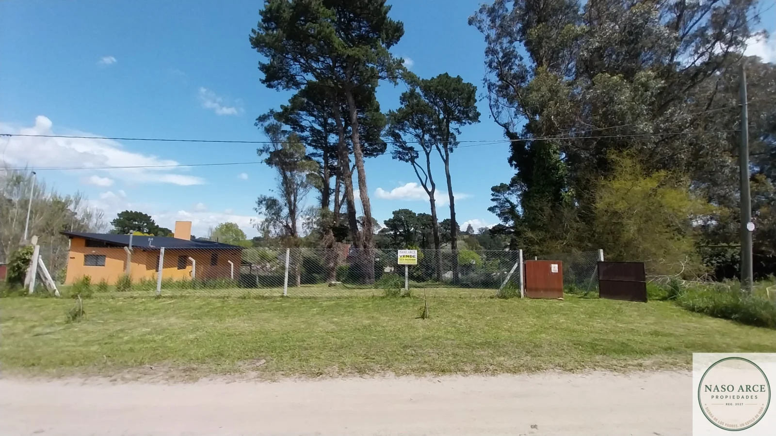 Terreno en venta de 700 m² en Sierra de los Padres. Cercado y soleado - Imagen 1