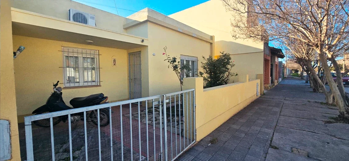 Casa en venta c/ cochera en Villa Rosas - Imagen 1