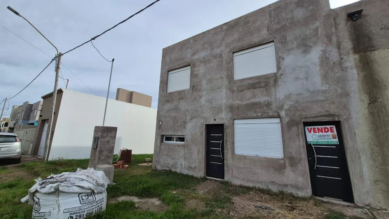 Casa en venta c/ cochera en Novaterra - Imagen 1