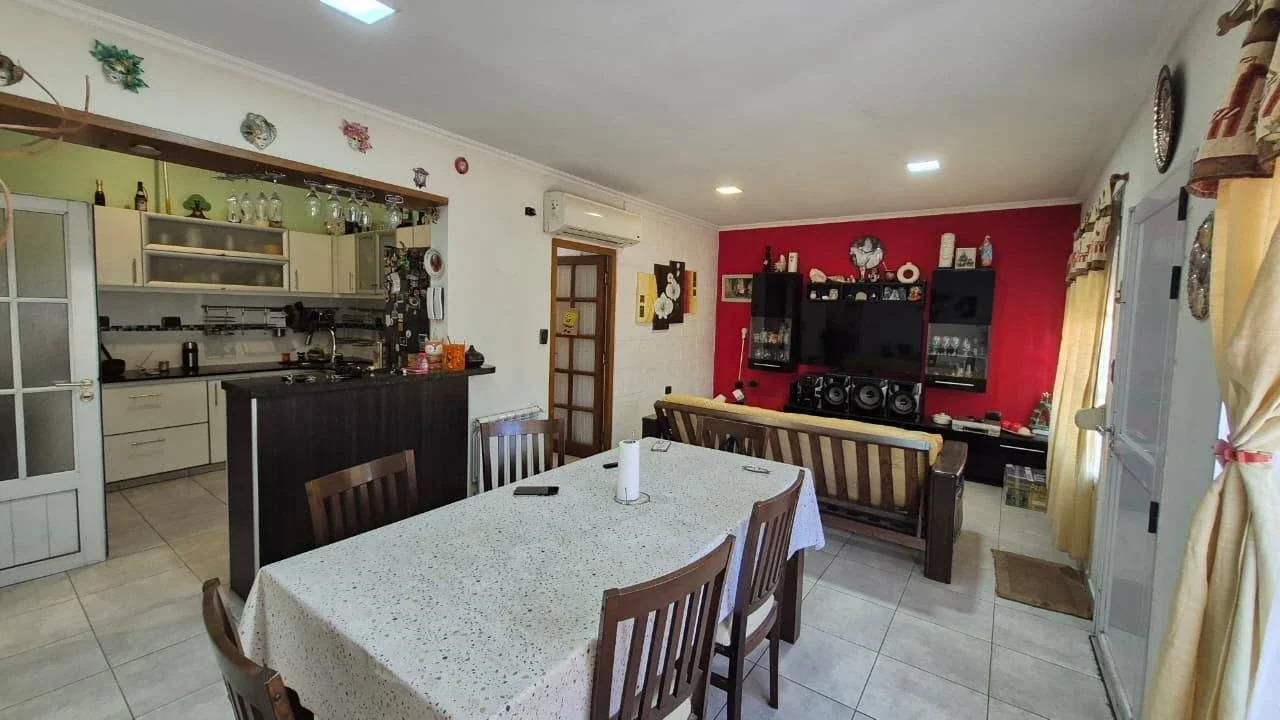 Casa en venta c/ cochera en Rivadavia - Imagen 2