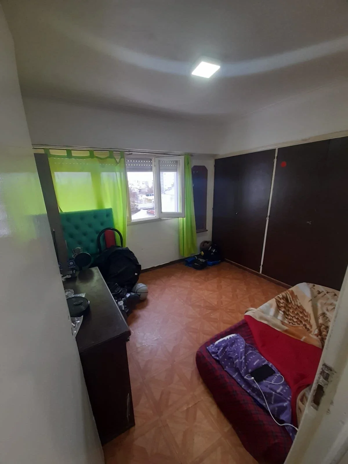 SEMIPISO DE 3 AMBIENTES AL FRENTE CON BALCÓN Y DOS BAÑOS - Imagen 3