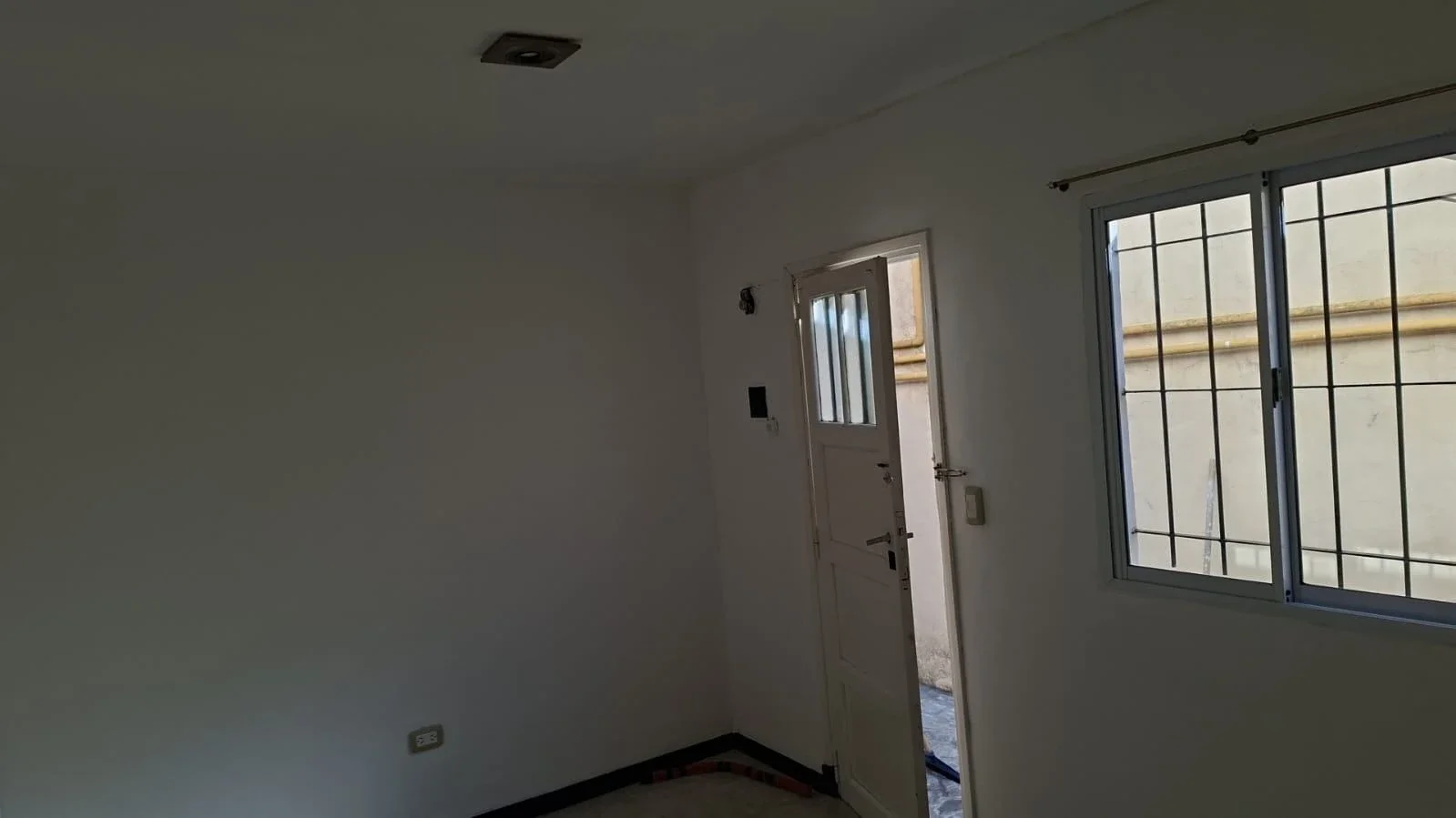 VENTA: PH de 2 Ambientes con Patio, Parrilla y Lavadero – Zona 1 de Mayo al 1400 - Imagen 5