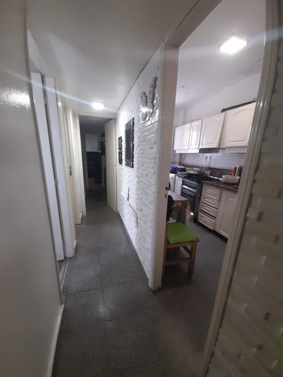 SEMIPISO DE 3 AMBIENTES AL FRENTE CON BALCÓN Y DOS BAÑOS - Imagen 4