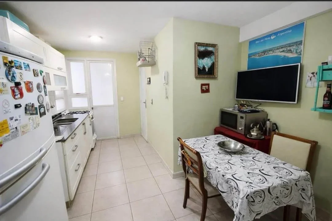 VENTA: Departamento de 3 Ambientes con Patio, Balcón y Vista Lateral al Mar - Imagen 4