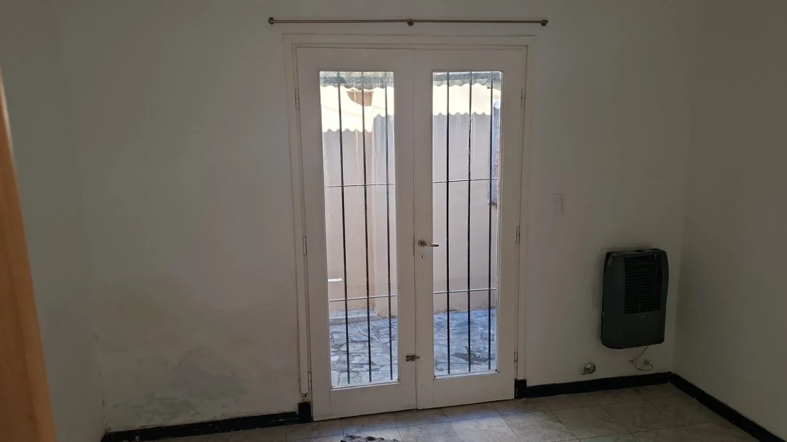 VENTA: PH de 2 Ambientes con Patio, Parrilla y Lavadero – Zona 1 de Mayo al 1400 - Imagen 2
