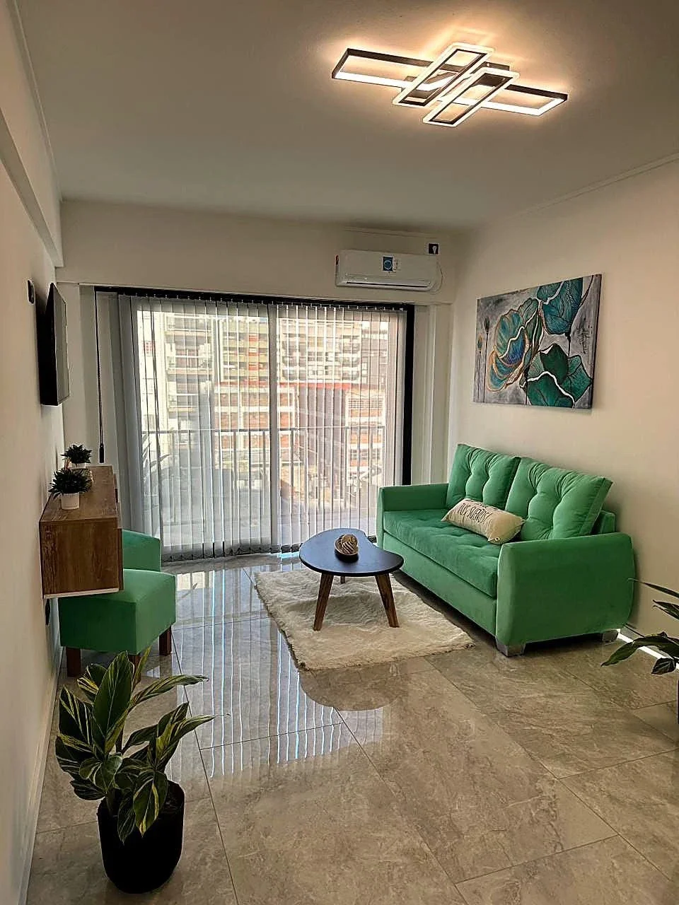 Venta Departamento 3 ambientes con Balcón a la calle. Zona Centro - Imagen 1