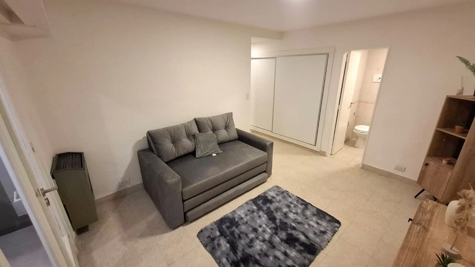 Venta Departamento 1 Ambiente y Medio con Patio. Zona Aldrey - Imagen 3