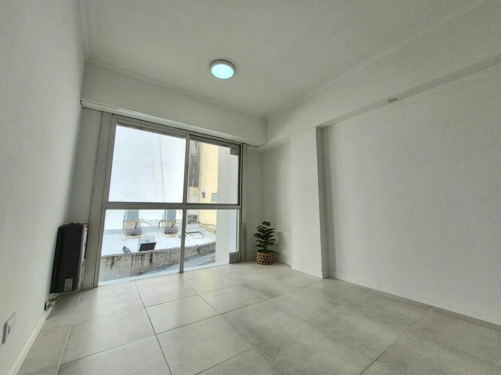 Venta Departamento 1 ambiente. Amplio y Luminoso. Zona Centro - Imagen 3