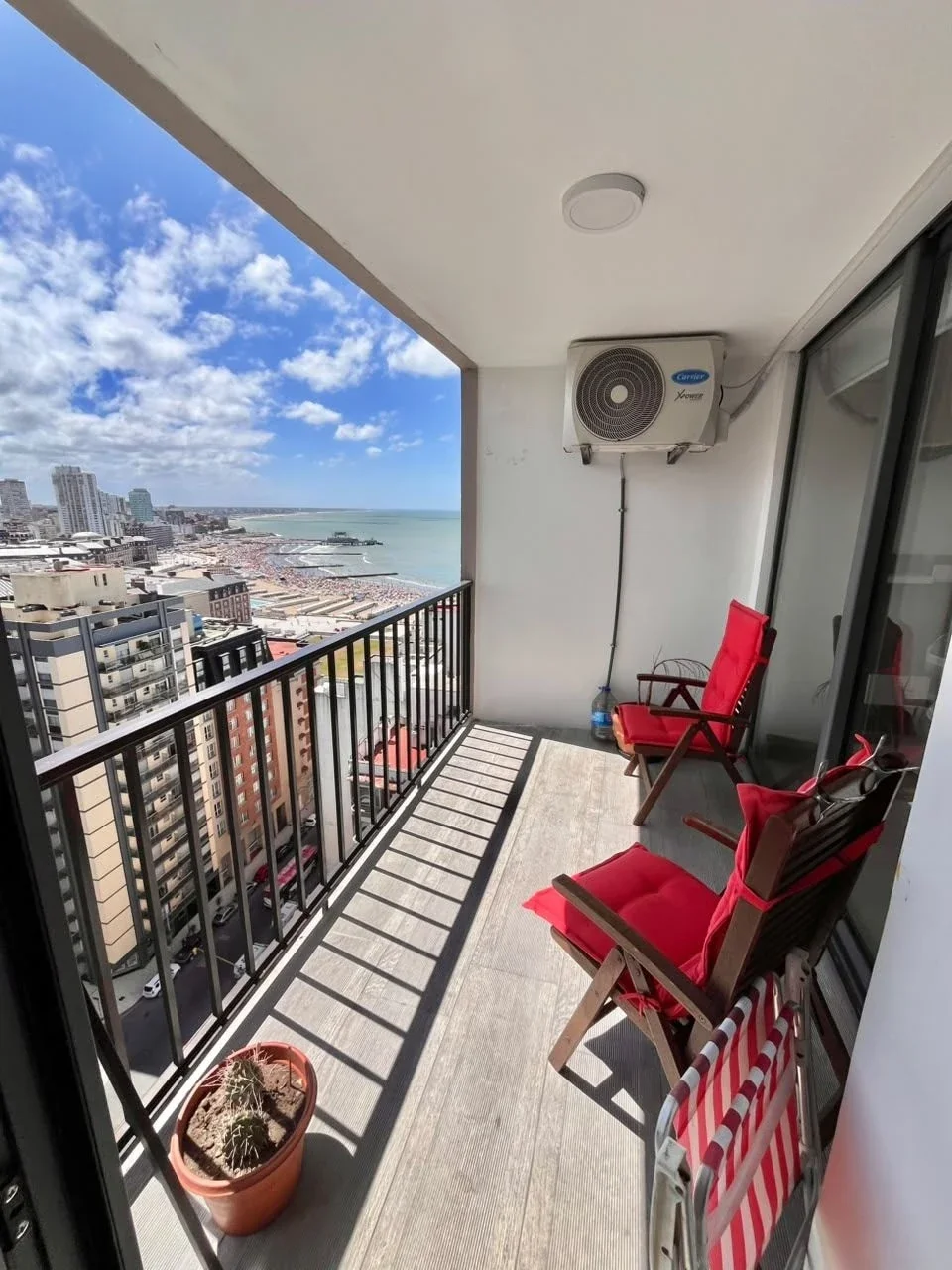 Venta Departamento 3 ambientes con Balcón, Cochera y Vista panoramica. Güemes - Imagen 1