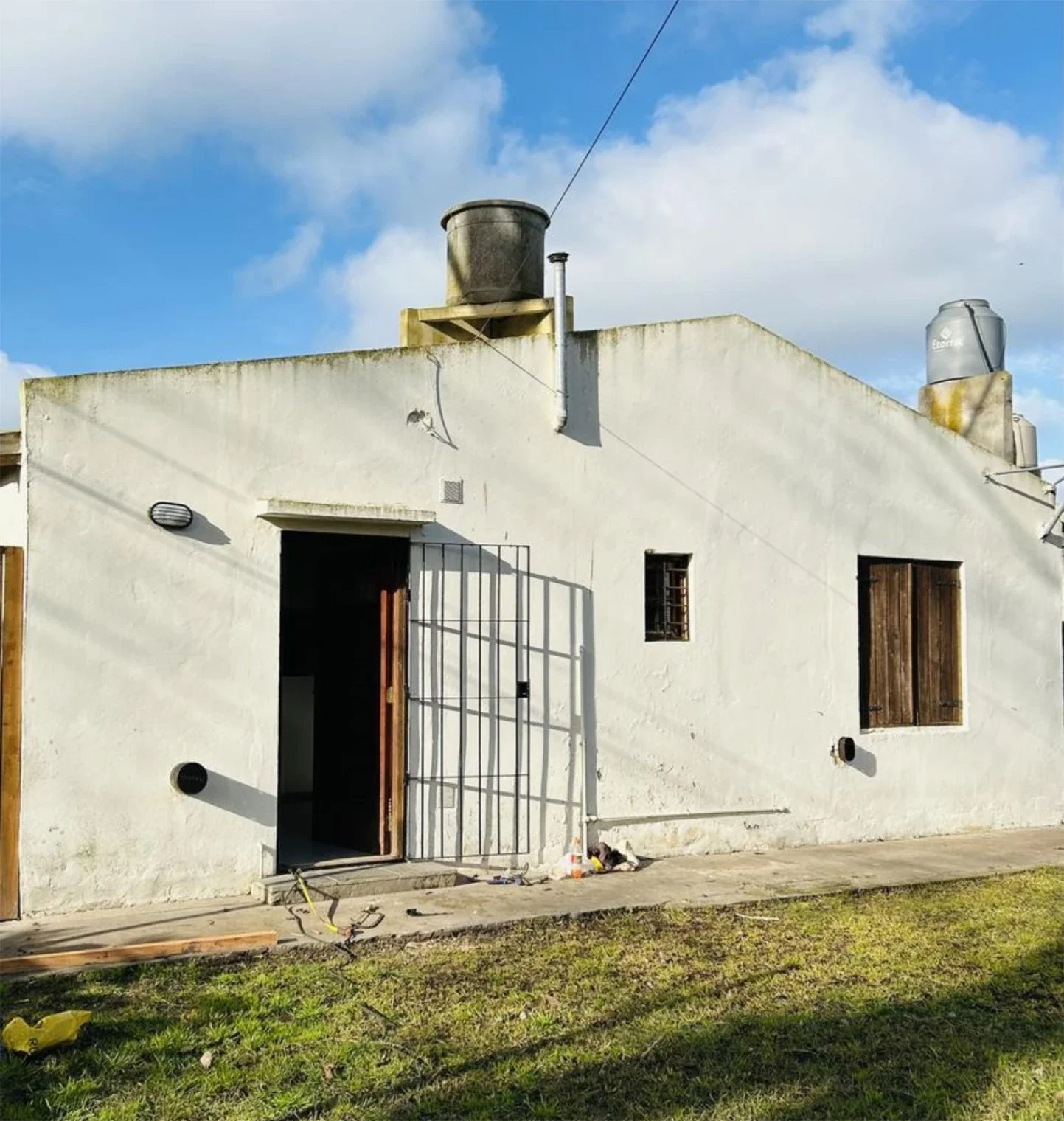Venta 2 Viviendas en Amplio Lote. Zona Alfar - Imagen 1
