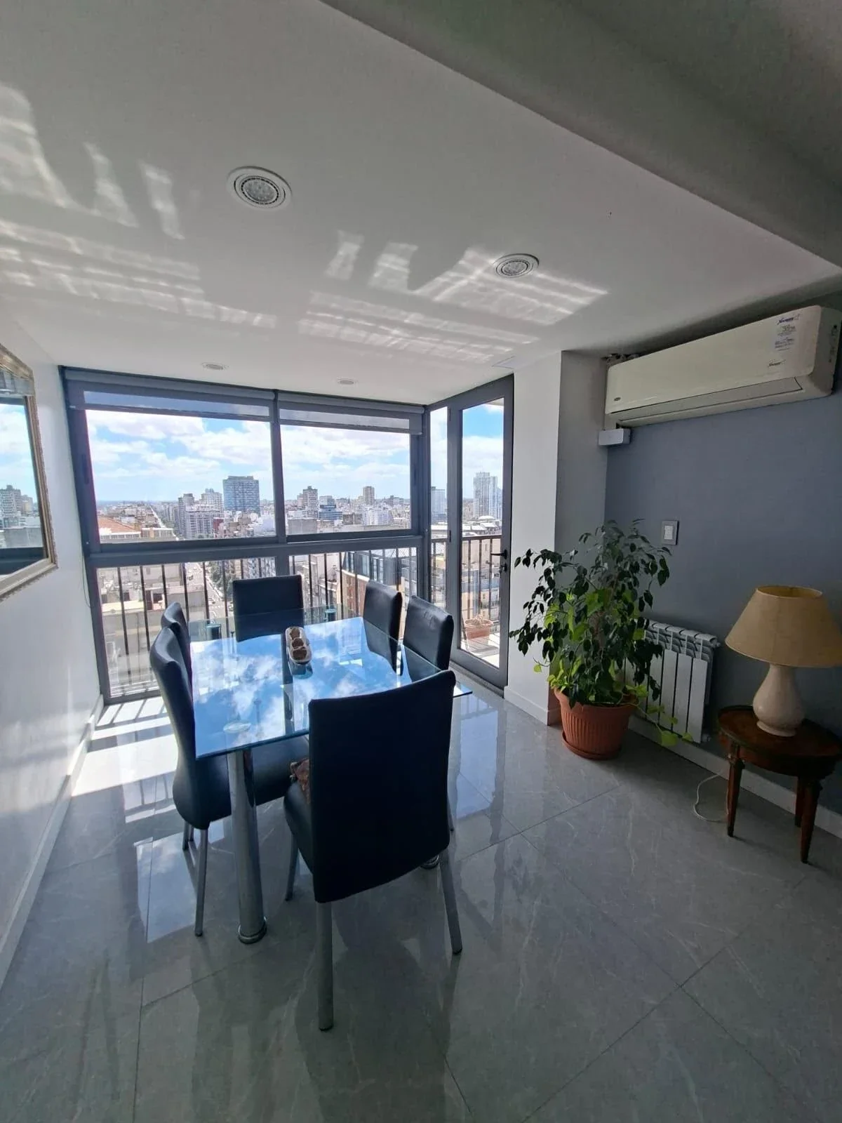 Venta Departamento 3 ambientes con Balcón, Cochera y Vista panoramica. Güemes - Imagen 3
