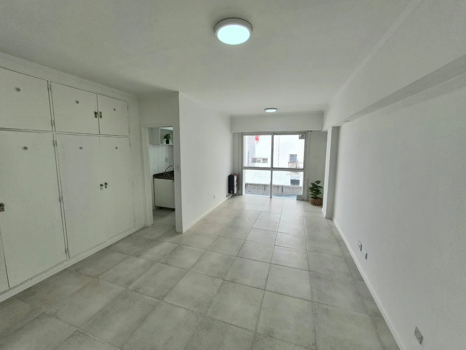 Venta Departamento 1 ambiente. Amplio y Luminoso. Zona Centro - Imagen 2