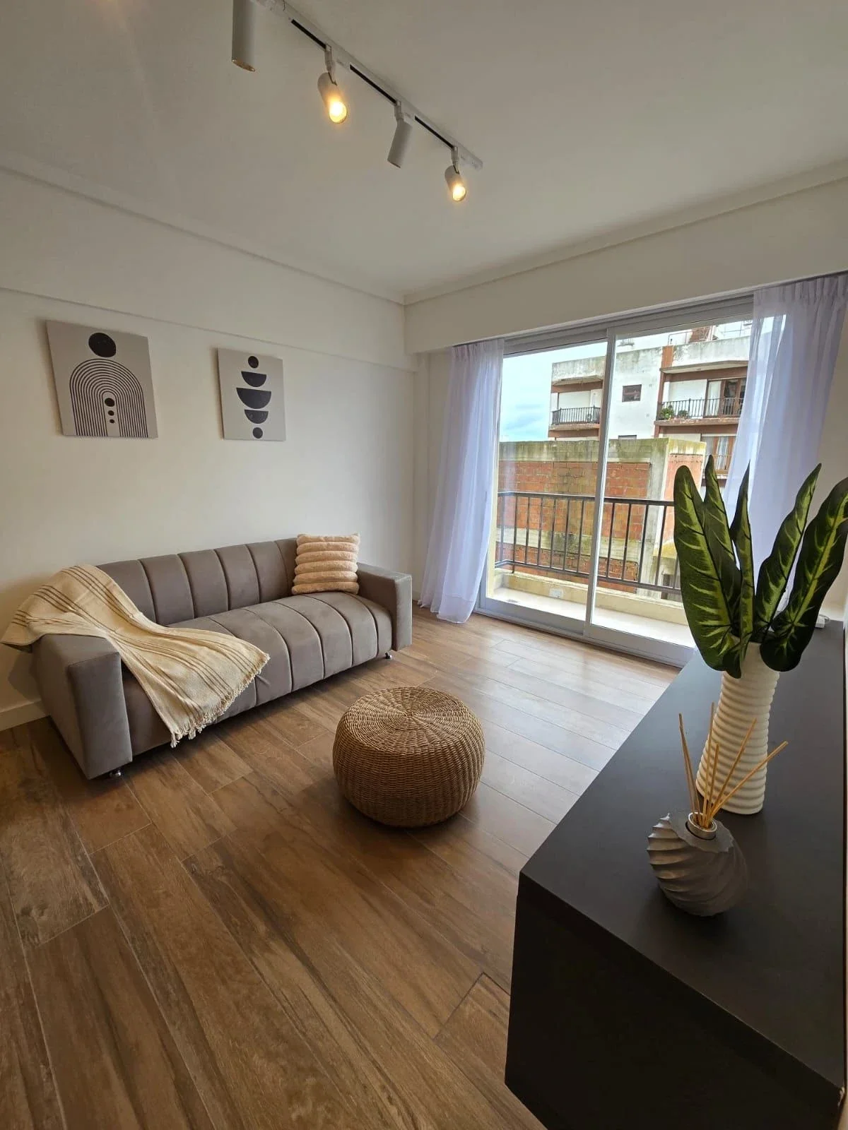 Venta Departamento 2 ambientes con 2 balcones. Zona Chauvin - Imagen 4