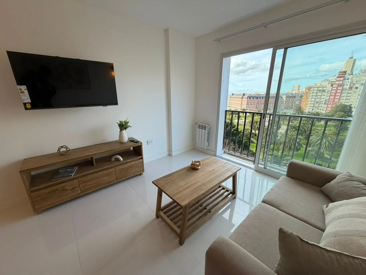 Venta Departamento 2 ambientes Plena Vista al Mar y Plaza Colón - Imagen 1