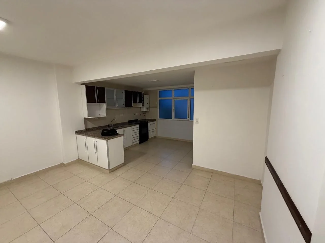 Venta departamento 2 ambientes con dependencia y Balcón. Zona Plaza Colón - Imagen 4