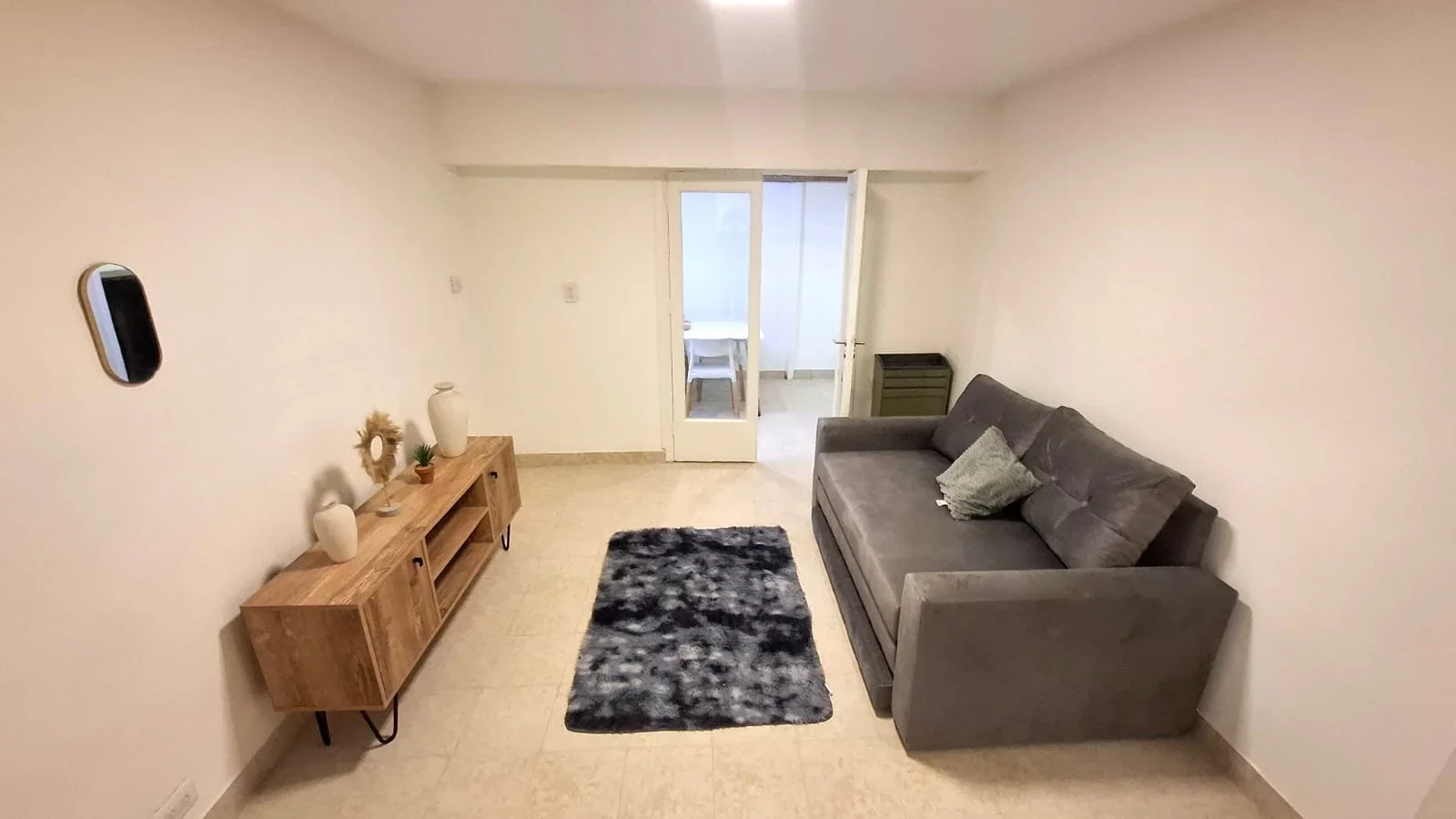 Venta Departamento 1 Ambiente y Medio con Patio. Zona Aldrey - Imagen 2