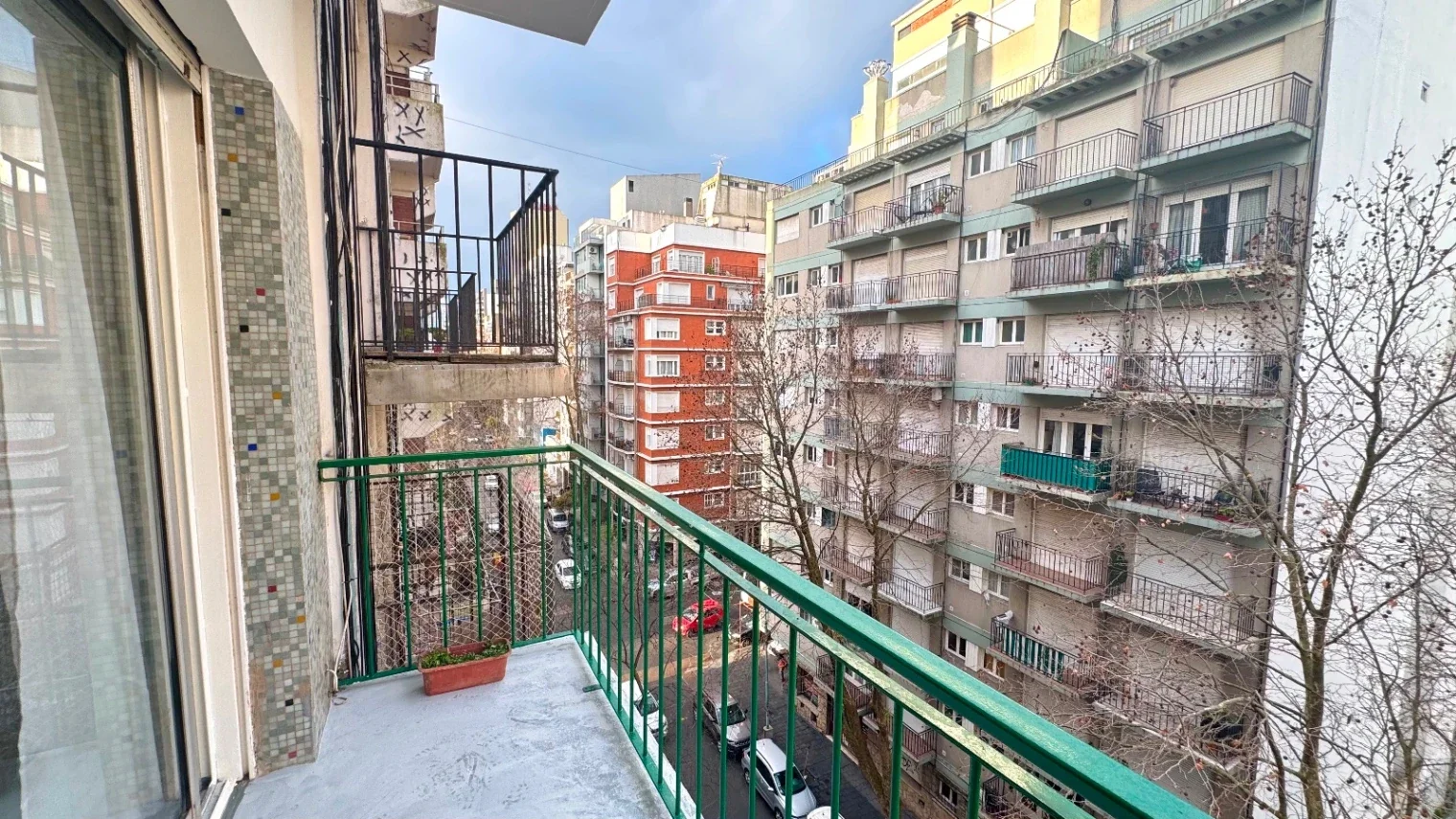 Venta Departamento 2 ambientes con balcón. Zona Güemes - Imagen 2