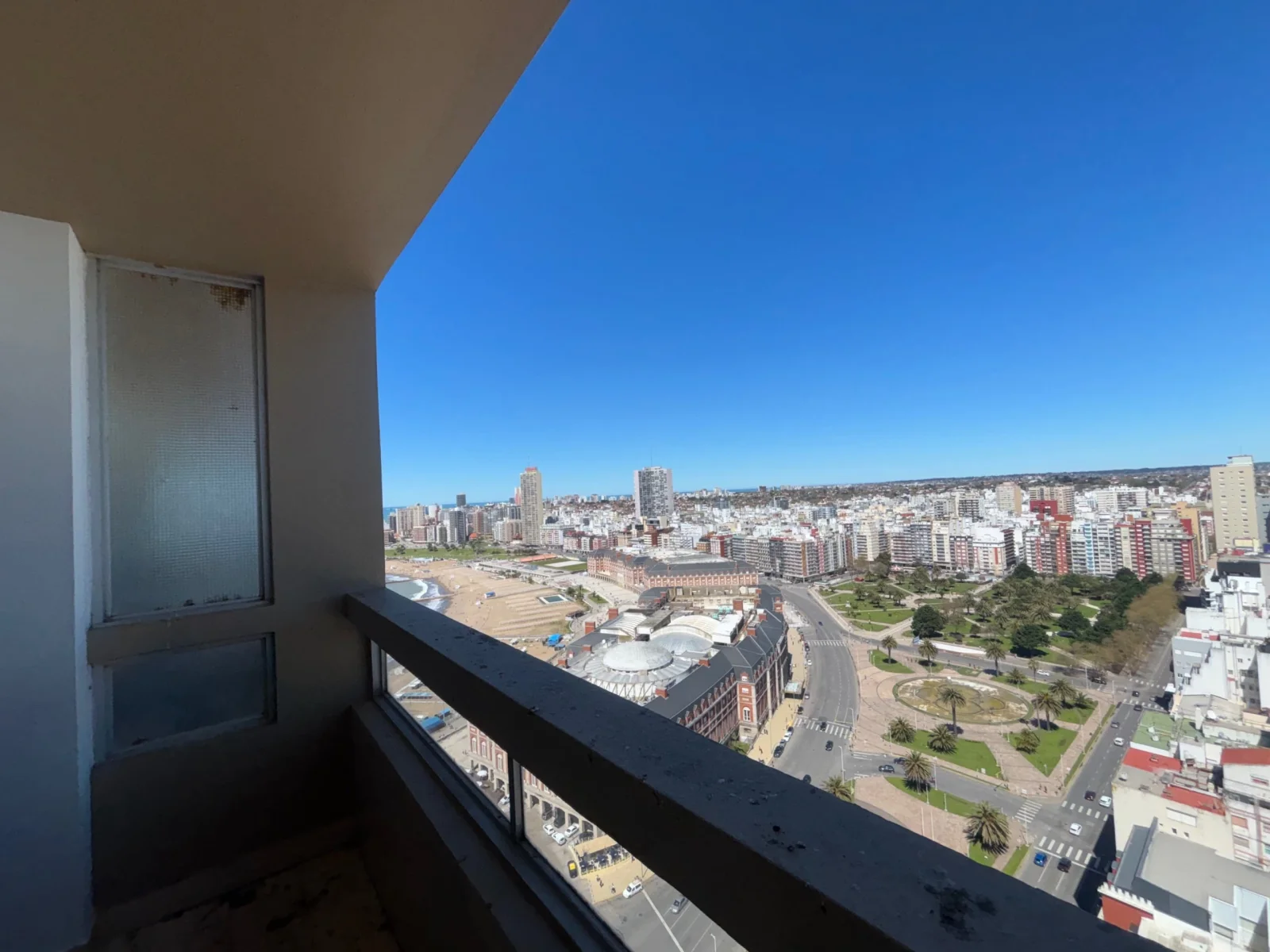 Venta Departamento 3 ambientes balcón y Vista al Mar y la ciudad! Zona Centro - Imagen 1