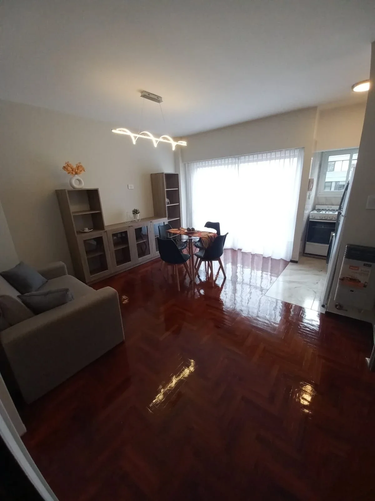 Venta Departamento 2 Ambientes con Balcón a La Calle. Zona Centro - Imagen 1