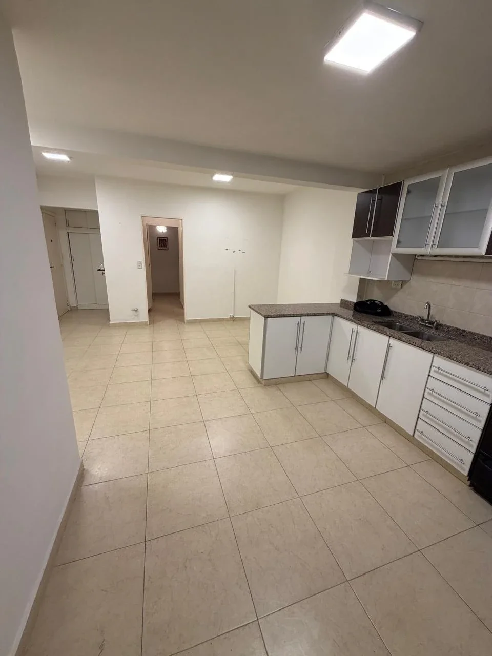 Venta departamento 2 ambientes con dependencia y Balcón. Zona Plaza Colón - Imagen 3